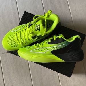 Puma Women's Stewie 1 Basketball Shoes (size 8)